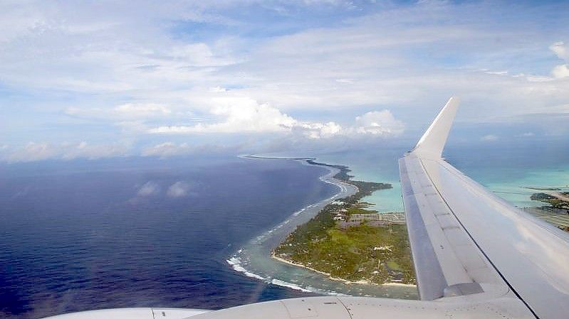 Blick auf Tarawa, die Hauptinsel des Pazifikstaats Kiribati. Foto: picture alliance / Christiane Oelrich/dpa