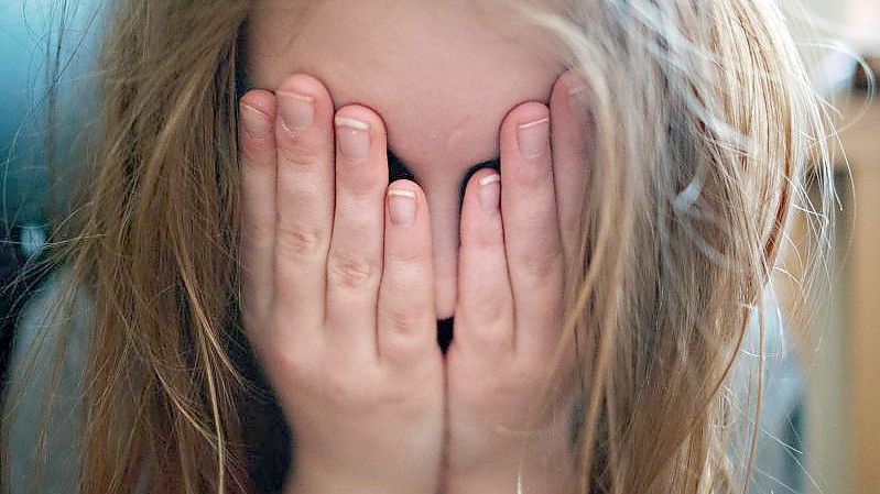 Meist sind es Mädchen und weibliche Jugendliche, die sexuell missbraucht werden. Foto: Nicolas Armer/dpa