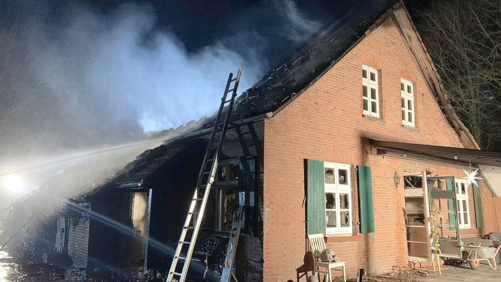 Das Wohnhaus an der Straße Kirchwyk in Engerhafe wurde komplett zerstört. Foto: Feuerwehr