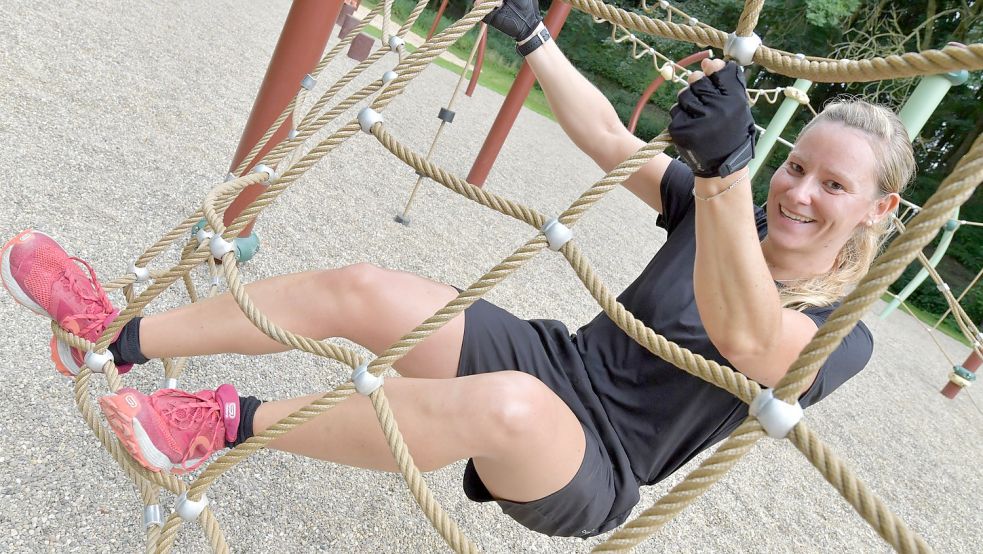 Damit man beim Sport nicht in den Seilen hängt, sondern energiegeladen ist wie die Sportlerin Martina Grammel auf diesem Foto aus dem Sommer, sollte man auch auf eine ausgewogene Ernährung achten. Foto: Archiv/Ortgies