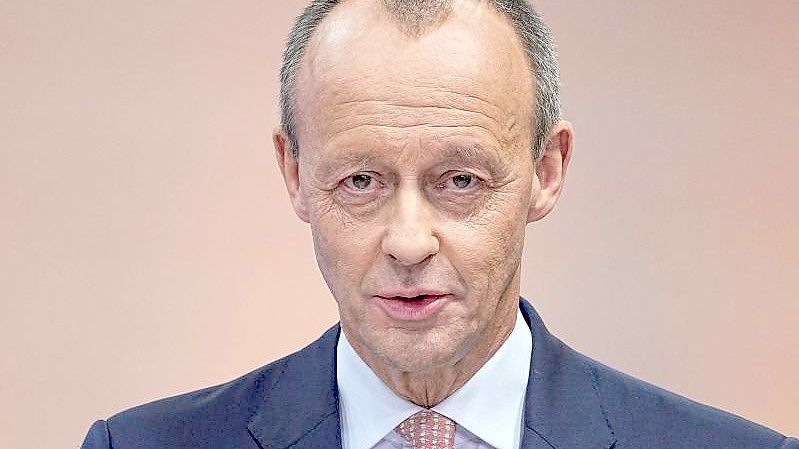 Hofft auf eine Acht vor seinem Ergebnis auf dem Online-Wahlparteitag: Friedrich Merz stellt sich zur Wahl zum neuen CDU-Vorsitzenden. Foto: Michael Kappeler/dpa