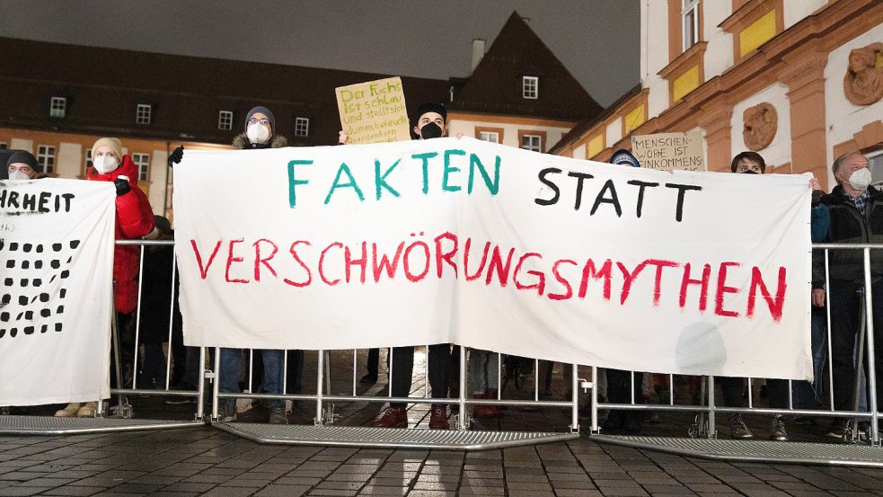 Gegenproteste gegen „Spaziergänge“ - Bayreuth Foto: dpa