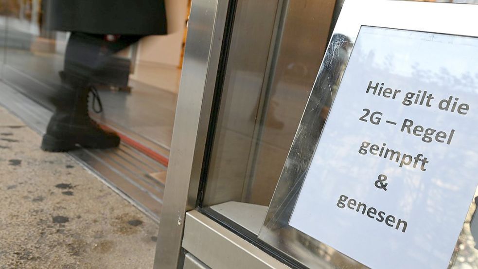 Ladenbesitzer müssen auf die 2G Regel hinweisen, sonst drohen empfindliche Bußgelder. Foto: Symbolfoto: Arne Dedert