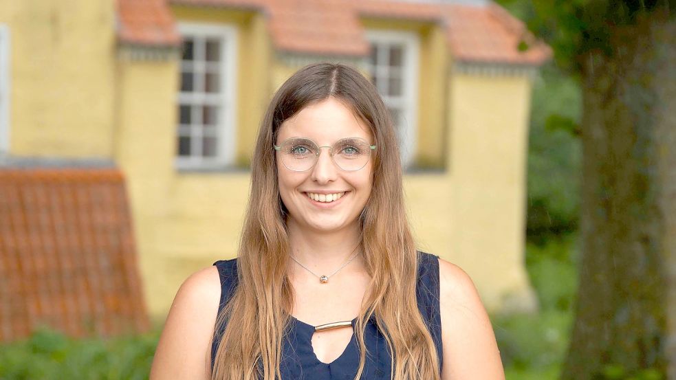 Lara Dreessen ist mit ihren 23 Jahren eine der jüngsten Ratsmitglieder in der Gemeinde Krummhörn. Foto: Privat