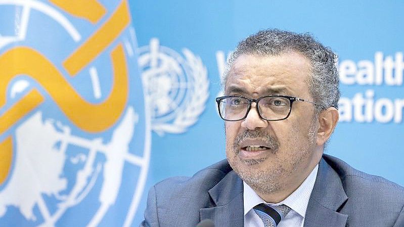 Laut WHO-Generaldirektor Tedros Adhanom Ghebreyesus sollten Impflücken in ärmeren Ländern geschlossen werden. Foto: Salvatore Di Nolfi/KEYSTONE/dpa