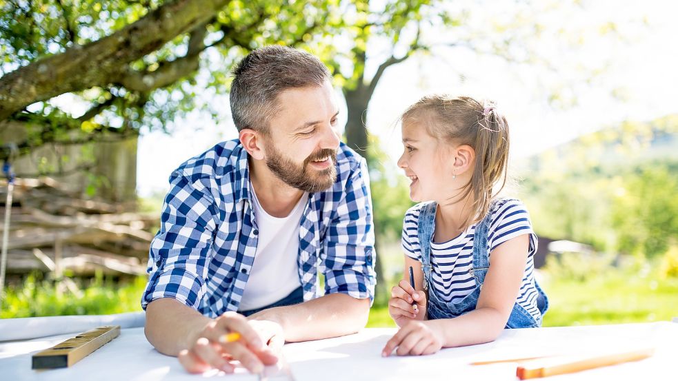 Kinder haben viel Fantasie. Warum nicht die Kleinen fragen, wie der Vorgarten aussehen soll? Foto: Halfpoint/stock.adobe.com