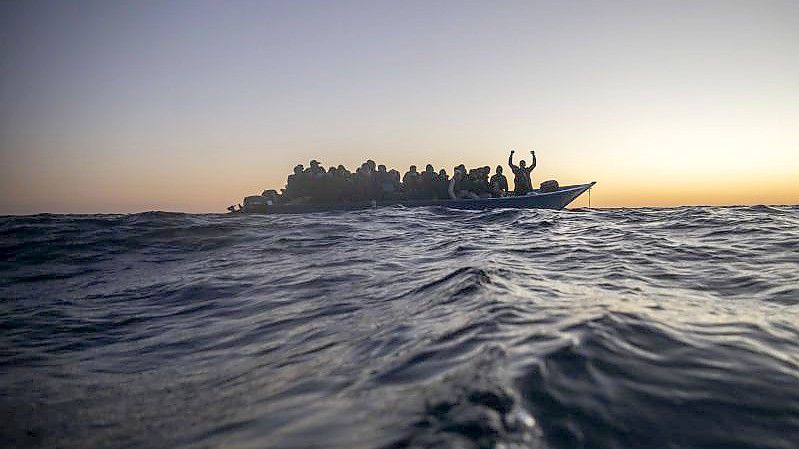 Immer wieder versuchen Menschen, Europa über das Mittelmeer zu erreichen. Foto: Bruno Thevenin/AP/dpa/Symbolbild