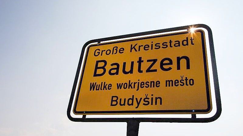 Der Landkreis Bautzen hat klargestellt, dass die berufsbezogene Impfpflicht für Pflegekräfte und Krankenhauspersonal auch dort gelten wird. Foto: Arno Burgi/dpa-Zentralbild/dpa