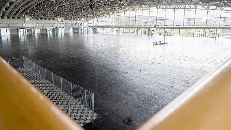 Eine leere Halle auf dem Messegelände Hannover. Foto: Julian Stratenschulte/dpa