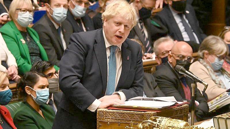 Großbritanniens Premier Boris Johnson spricht im britischen Unterhaus bei der Fragestunde. Foto: Jessica Taylor/Uk Parliament/PA Media/dpa