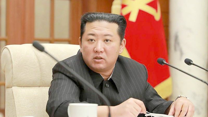 Der nordkoreanische Machthaber Kim Jong Un lässt seit Beginn des Jahres Raketen testen. Foto: -/KCNA/dpa