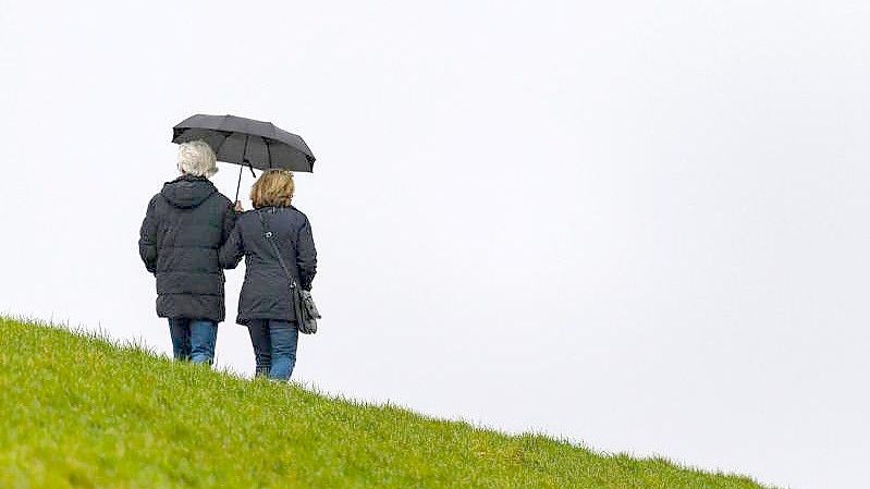 Ein Fokus auf das „Hier und Jetzt“ kann laut der Psychologin Donya Gilan in der Corona-Pandemie helfen. Foto: Philipp Schulze/dpa