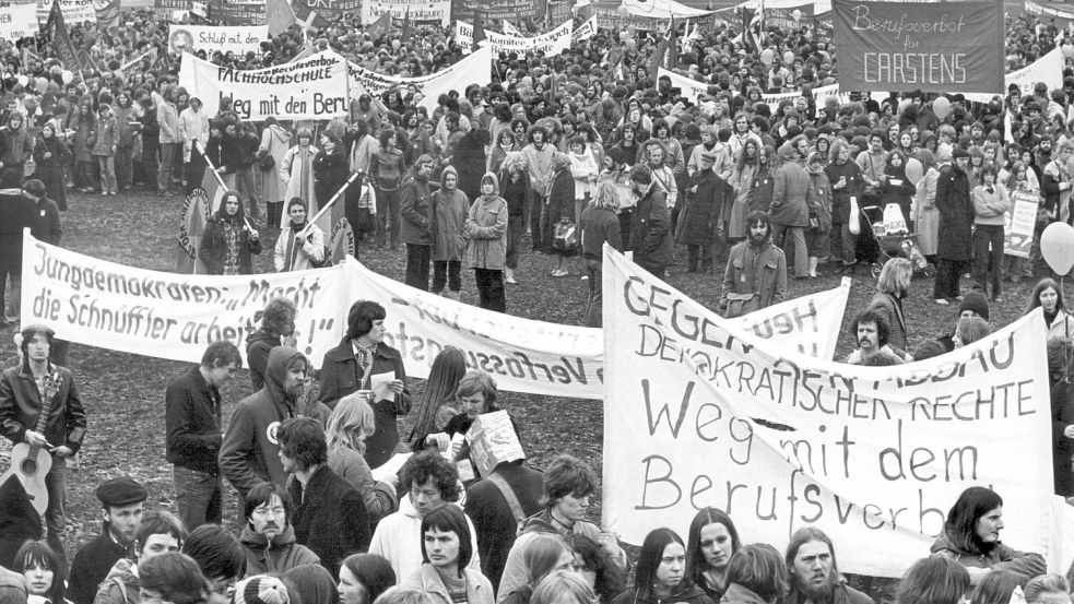 1979: Demonstration gegen den Radikalenerlass in Bonn. Noch im selben Jahr wurde er auf der Bundesebene kassiert. Foto: Steiner/DPA