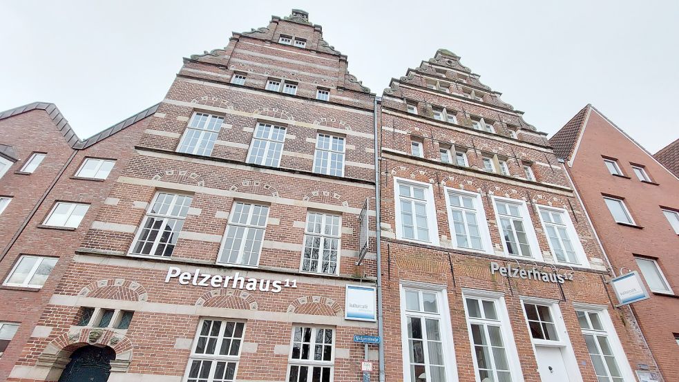 Die Pelzerhäuser gehören zu den ältesten Gebäuden in Emden. Foto: Hanssen
