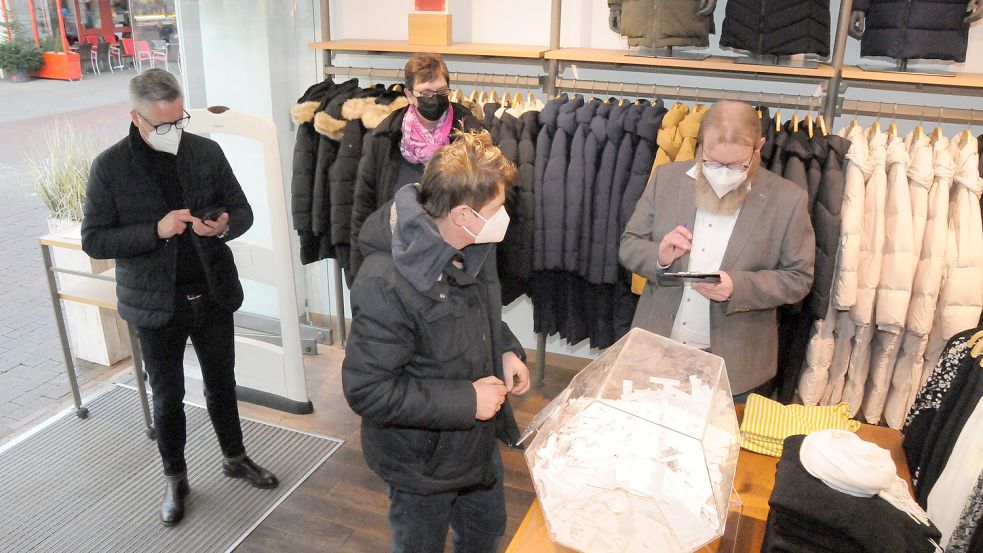 Die Losnummern wurden im Dezember im Esprit-Laden gezogen. Foto: Dahlmann/Archiv