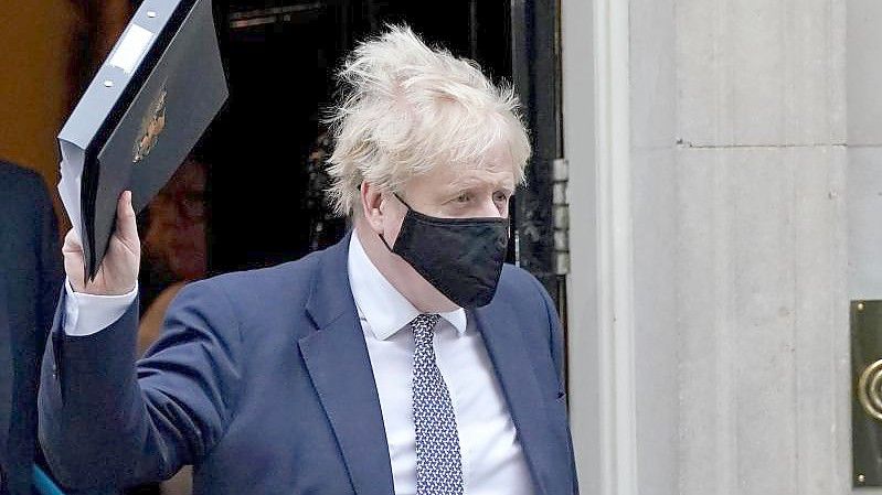 Boris Johnson im Glück: Der Bericht über die Lockdown-Partys in der britischen Metropole soll nach dem Willen der Londoner Polizei zensiert werden. Foto: Stefan Rousseau/PA Wire/dpa