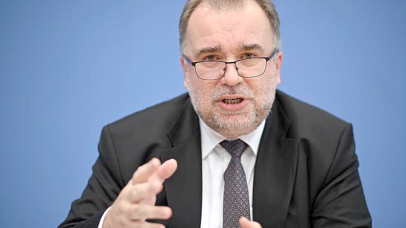 BDI-Präsident Siegfried Russwurm spricht bei einer Pressekonferenz. Foto: Britta Pedersen/dpa-Zentralbild/dpa