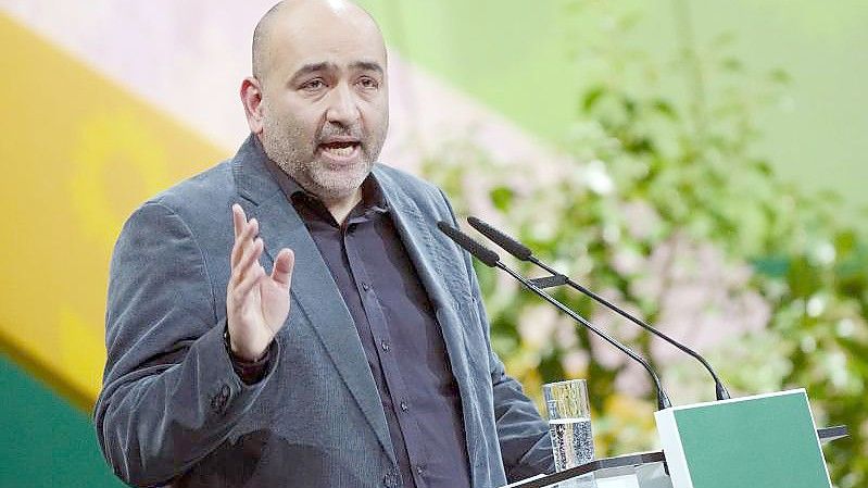 Grünenpolitiker Omid Nouripour spricht beim Bundesparteitag von Bündnis 90/Die Grünen. Foto: Kay Nietfeld/dpa