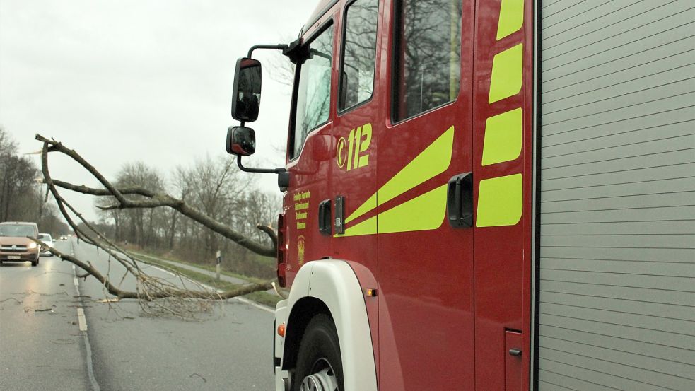 Die Straßen müssen freigeräumt werden. Foto: Feuerwehr