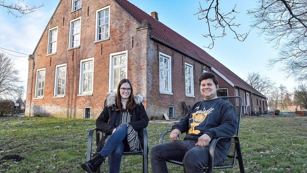 Vanessa und Moritz Messerer stecken viel Herzblut in die Rettung eines Kapitänshauses, das kurz vor dem Abriss stand. Archivfoto: Ortgies