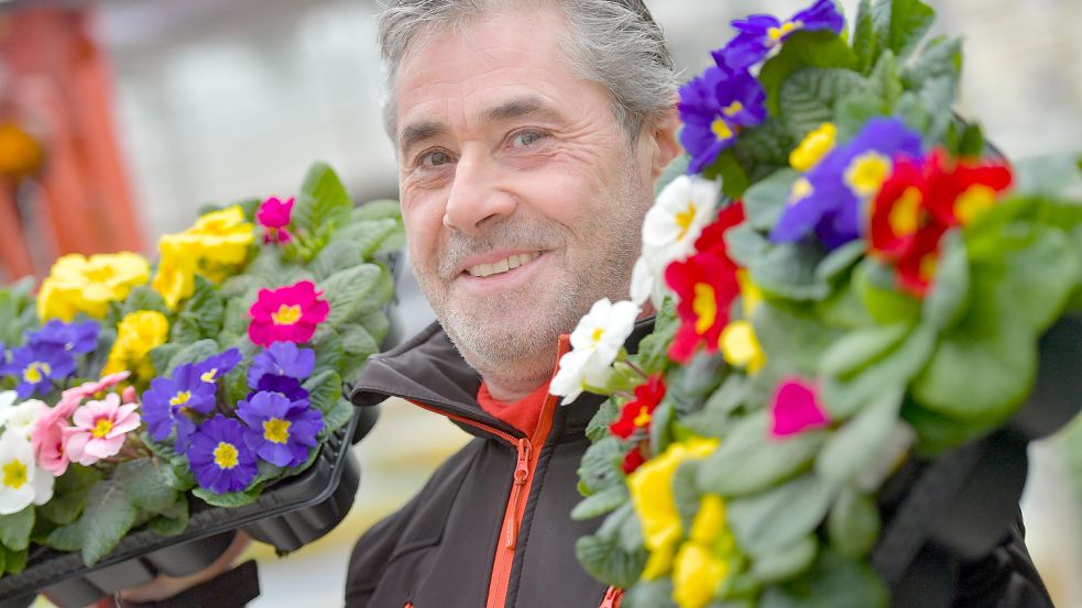 Achim Silze führt einen Gartenbaubetrieb in Halte. Nach zwei schweren Jahren für Gärtner blickt er positiv auf die Saison. Fotos: Ortgies