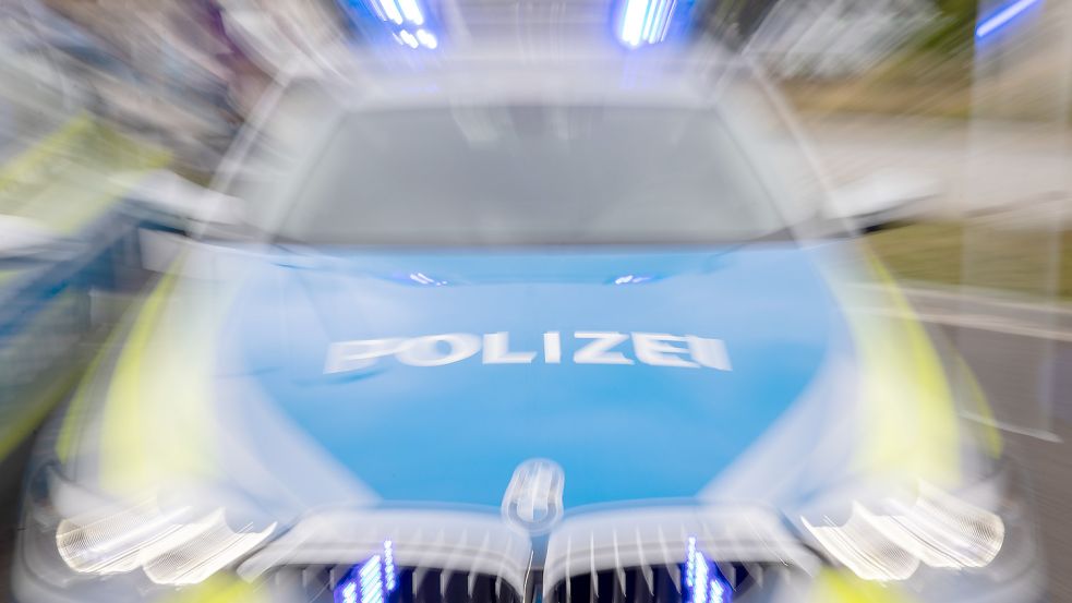 In Bremen wurde die Polizei zu gewalttätigen Angriffen gerufen. Foto: Symbolfoto: dpa/Daniel Karmann