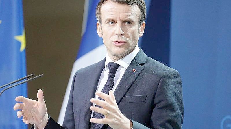 Frankreichs Staatspräsident Emmanuel Macron fordert, die Bewegungsfreiheit innerhalb des Schengen-Raums zu sichern. Foto: Kay Nietfeld/dpa-Pool/dpa