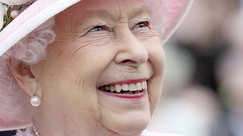 Queen Elizabeth II. feiert an diesem Wochenende sieben Jahrzehnte auf dem Thron. Foto: Yui Mok/Pool PA/dpa