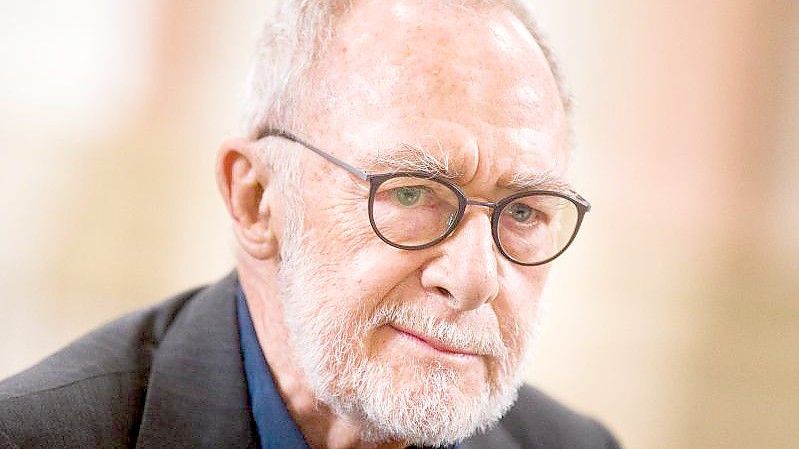 Der Künstler Gerhard Richter macht sich selbst ein Geschenk zum anstehenden Geburtstag. Foto: Rolf Vennenbernd/dpa