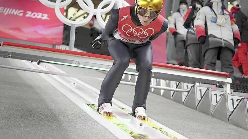 Skispringer Karl Geiger kam im olympischen Finale nur auf den 15. Platz. Foto: Matthias Schrader/POOL AP/dpa