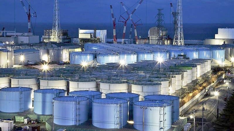 Tanks mit kontaminiertem Wasser, die im Kernkraftwerk Fukushima Dai-ichi behandelt wurden (Archivfoto 25. Januar 2019). Foto: Uncredited/Kyodo News via AP/dpa