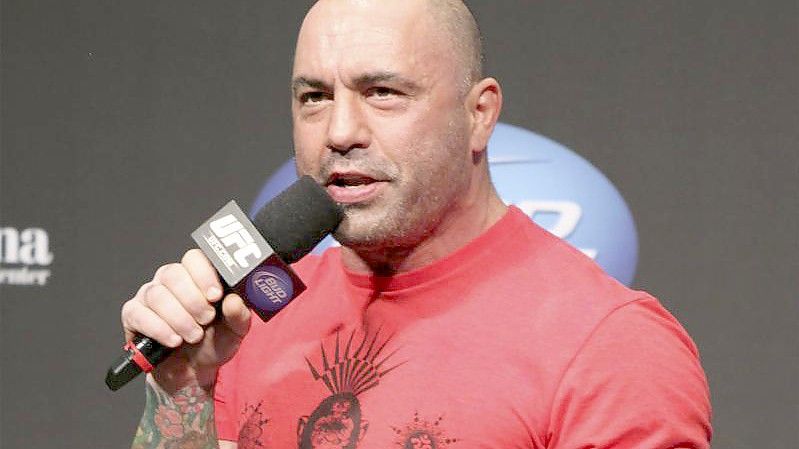 Der Podcaster Joe Rogan 2012 in Seattle. Foto: Gregory Payan/AP/dpa