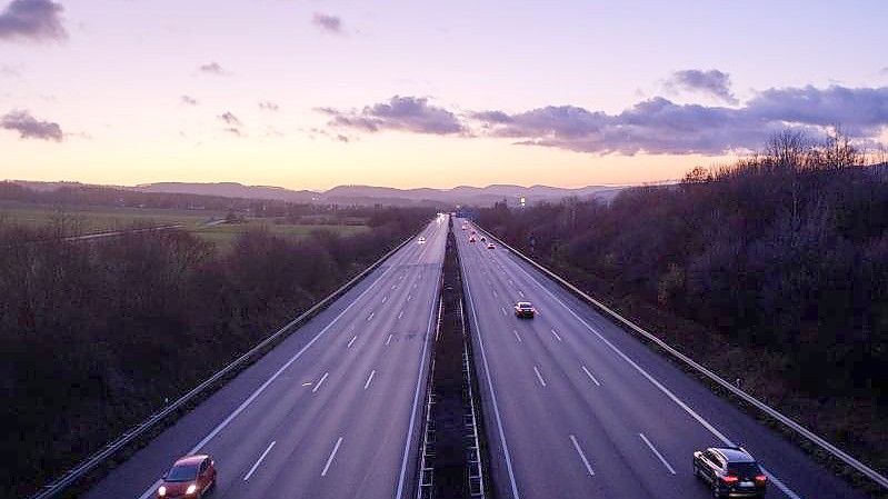 Anfang des Jahres heizte der Millionär über die A2 zwischen Berlin und Hannover. Foto: Ole Spata/dpa