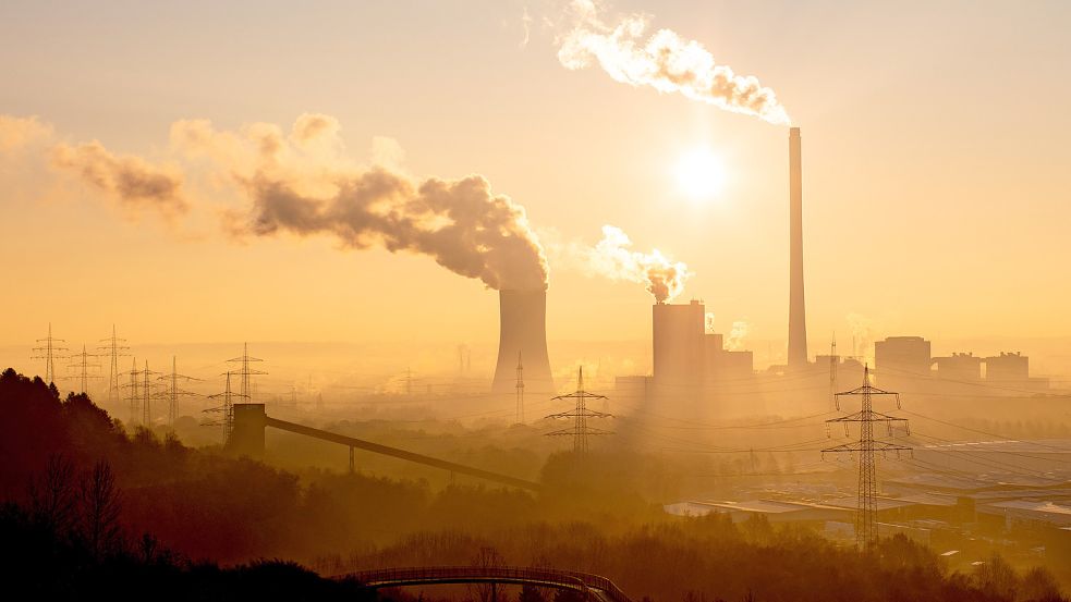 CO2-Emissionen: Die Klimaversprechen großer Firmen führen oft in die Irre. Foto: Marcel Kusch/dpa