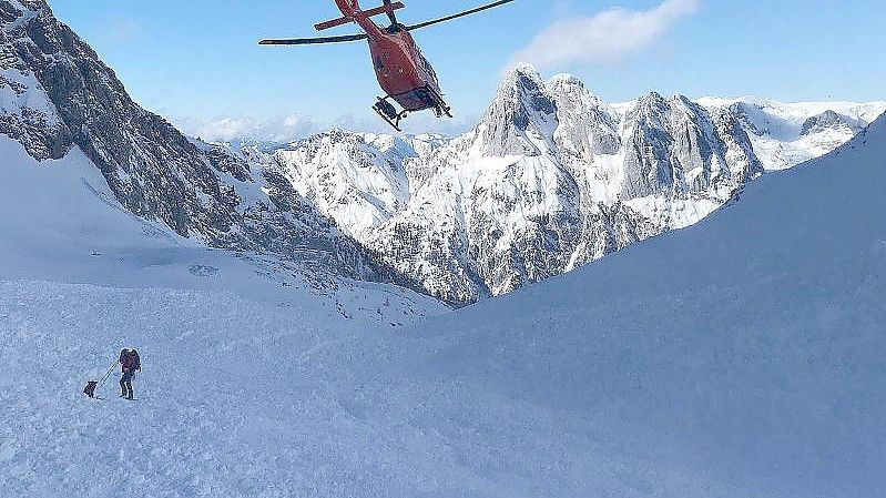 In Österreich waren von Freitag bis Sonntag neun Menschen in Lawinen umgekommen. Foto: -/Bayerisches Rotes Kreuz/dpa