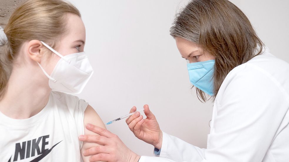 Was wird aus der Teil-Impfpflicht für Beschäftigte in Krankenhäusern und Kliniken? CDU und CSU fordern ihre Aussetzung. Foto: Gollnow/DPA