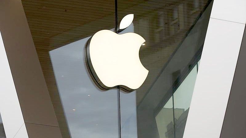 Apple will kontaktlose Kartenzahlungen direkt mit einem iPhone anbieten. Foto: Kathy Willens/AP/dpa