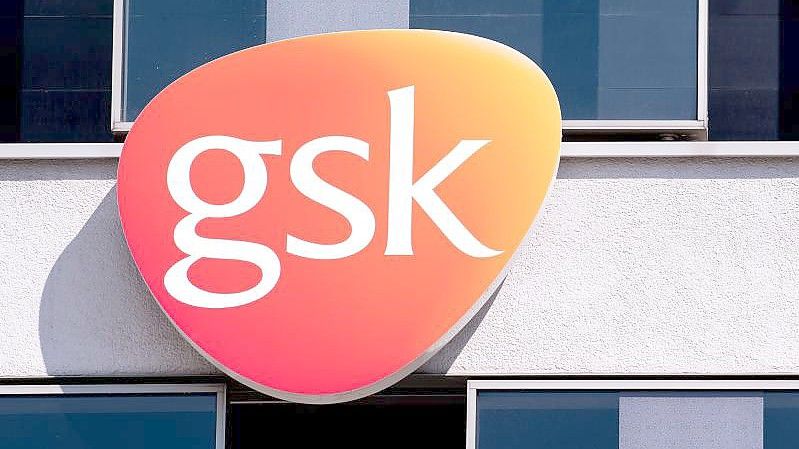 Das Logo von Glaxosmithkline ist am deutschen Firmensitz in München. Foto: Sven Hoppe/dpa