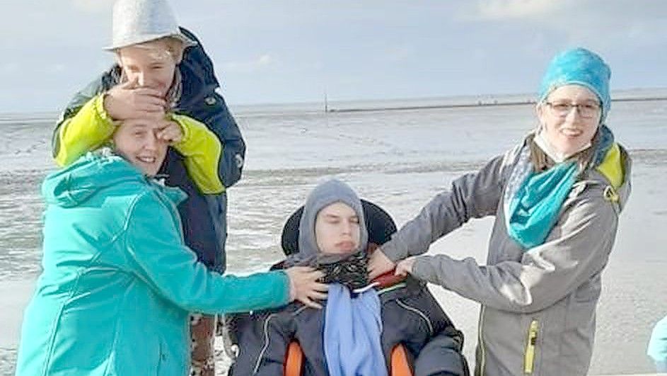 Die Westoverledingerin Marion Schlenkermann (von links) verbrachte mit ihren Kindern Timo, Jonas und Alexa Zeit an der Nordsee. Foto: privat