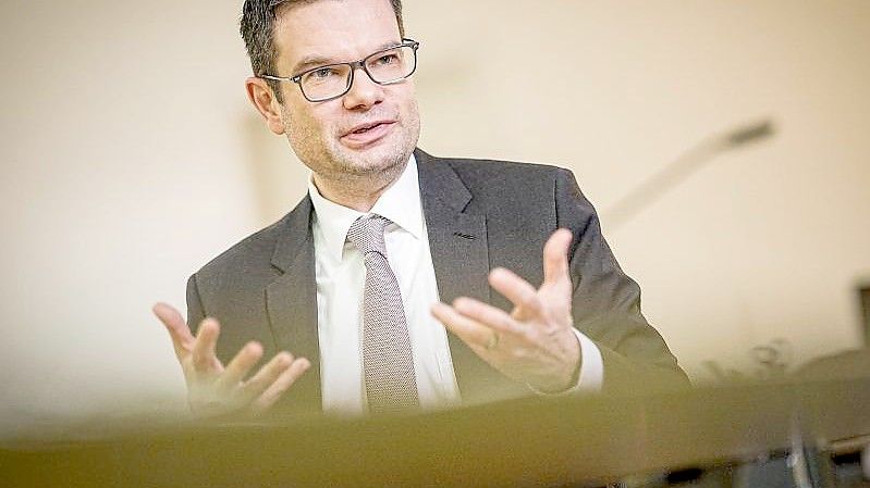 Marco Buschmann korrigiert als Bundesminister der Justiz eine Entscheidung seiner Vorgängerin Christine Lambrecht. Foto: Michael Kappeler/dpa