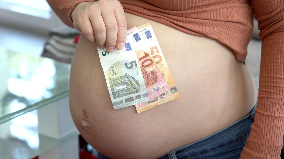 Sie werden ja so schnell erwachsen. Und genau das kann Auswirkungen auf das Kindergeld haben. Foto: imago images/Eibner