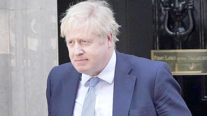 Der britische Premierminister Boris Johnson feiert das Wirtschaftswachstum seines Landes vom vergangenen Jahr. Foto: Jonathan Brady/PA Wire/dpa