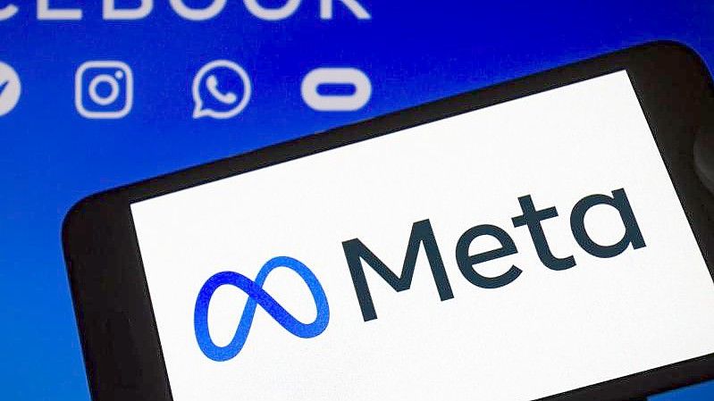 Das Logo von Meta, der neuen Dachmarke des Facebook-Konzerns, wird auf einem Smartphone angezeigt. Meta darf das Start-up Kustomer übernehmen. Foto: Andre M. Chang/ZUMA Press Wire/dpa