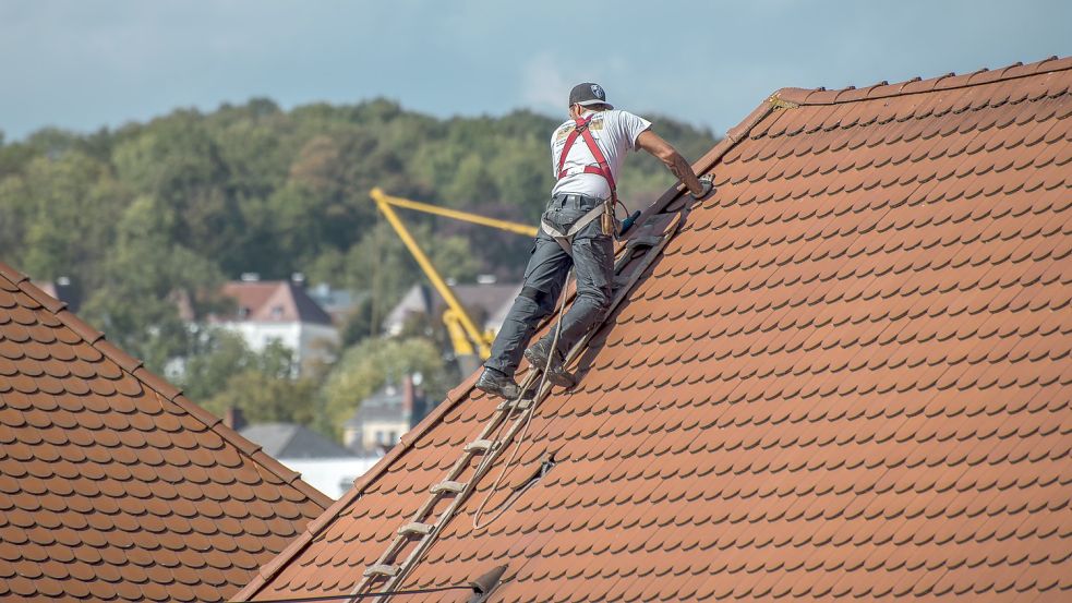 Die Männer gaben sich als Dachdecker aus. Symbolbild: Pixabay