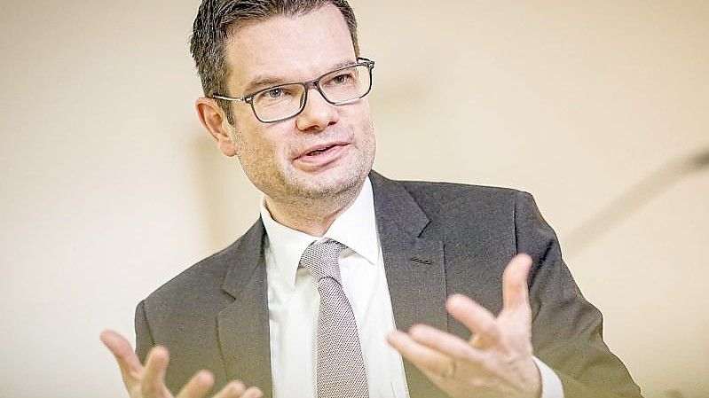 Will bundesrechtlich etwas beisteuern, damit es zu weniger Vollstreckungen kommt: Marco Buschmann. Foto: Michael Kappeler/dpa