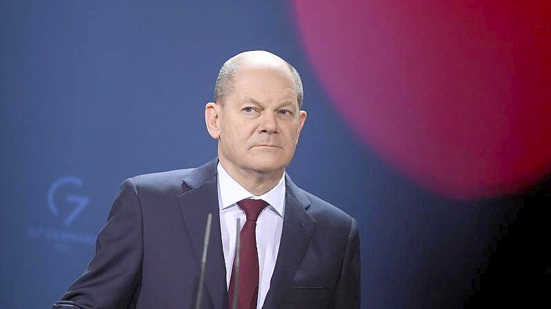 Bundeskanzler Olaf Scholz will am Dienstag den russischen Präsidenten Wladimir Putin treffen. Foto: Christophe Gateau/dpa