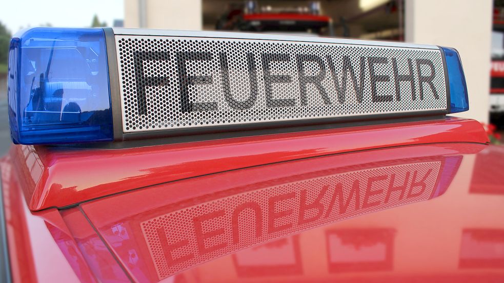 Die Feuerwehr barg den Mann aus dem Graben. Foto: marcjohn.de/Fotol