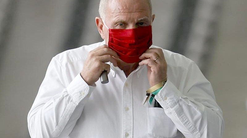 Uli Hoeneß ist der Ehrenpräsident des FC Bayern München. Foto: Ronald Wittek/epa/Pool/dpa