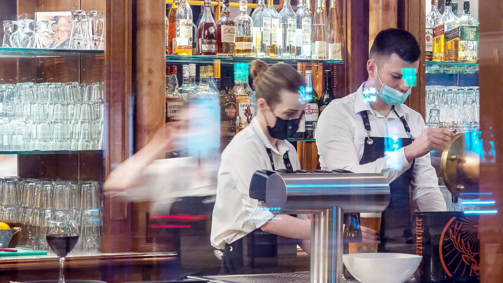 Die Zahl der Beschäftigten in der Gastro- und Hotelbranche ist stark zurückgegangen. (Symbolfoto) Foto: imago images/Roland Hartig