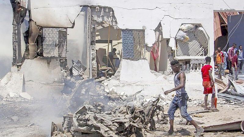 Immer wieder kommt es in Mogadischu zu Anschlägen. Am 12. Januar explodierte eine Autobombe und tötete mehr als ein Dutzend Menschen. Foto: Farah Abdi Warsameh/AP/dpa/Archiv